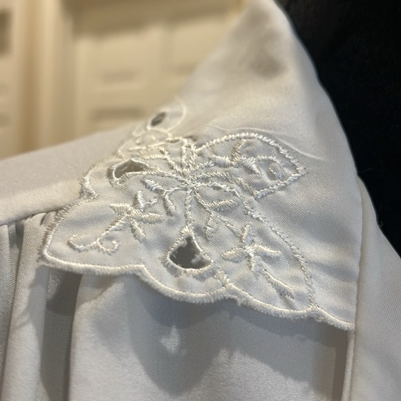 Vintage Rhapsody White Short Sleeve Embroidered Blouse - Picture 4 of 7